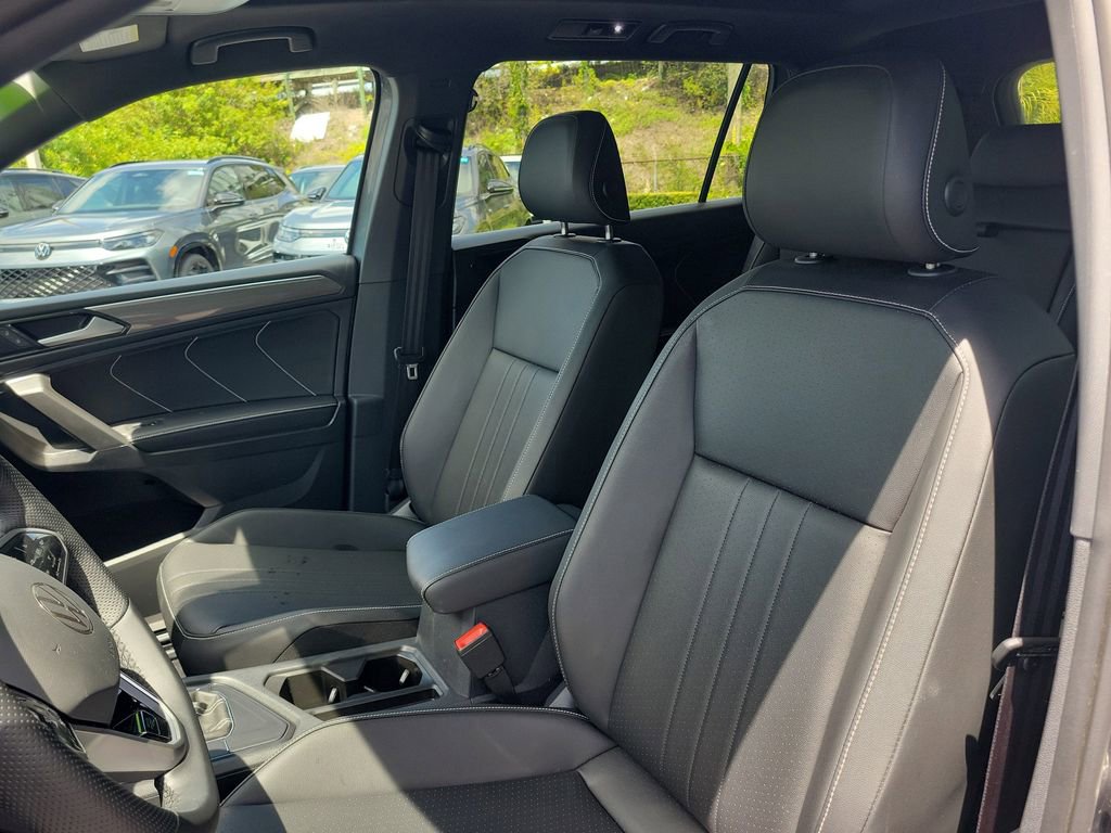 Used 2023 Volkswagen Tiguan SE R-Line FWD image 21