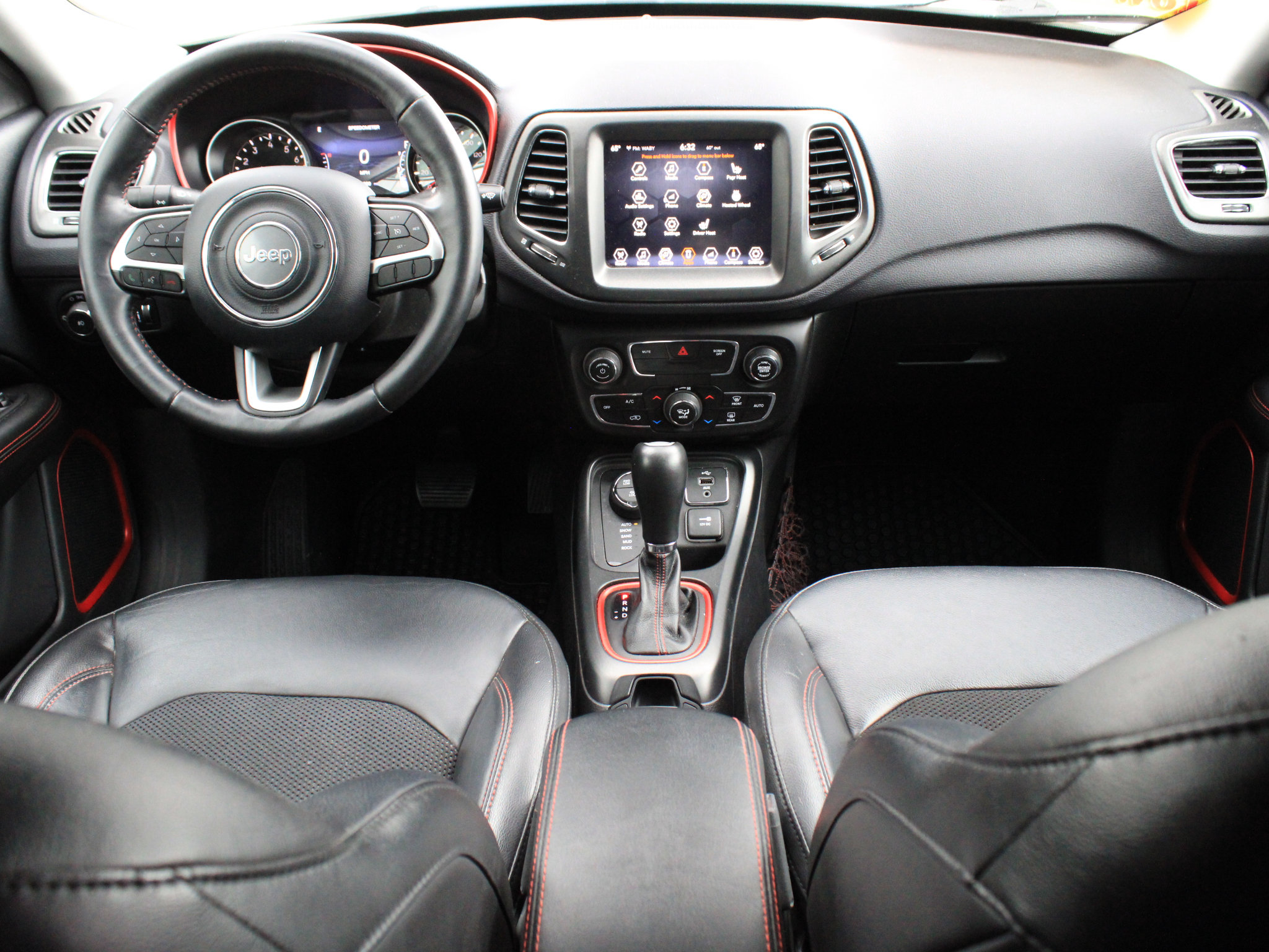 Used 2018 Jeep Compass Trailhawk w/ Cold Weather Group AWD/4WD image 19