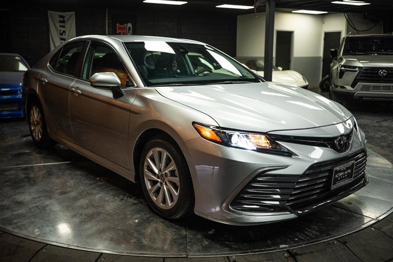 Used 2023 Toyota Camry LE image 5
