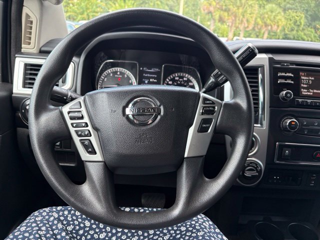 Used 2018 Nissan Titan SV AWD/4WD image 14