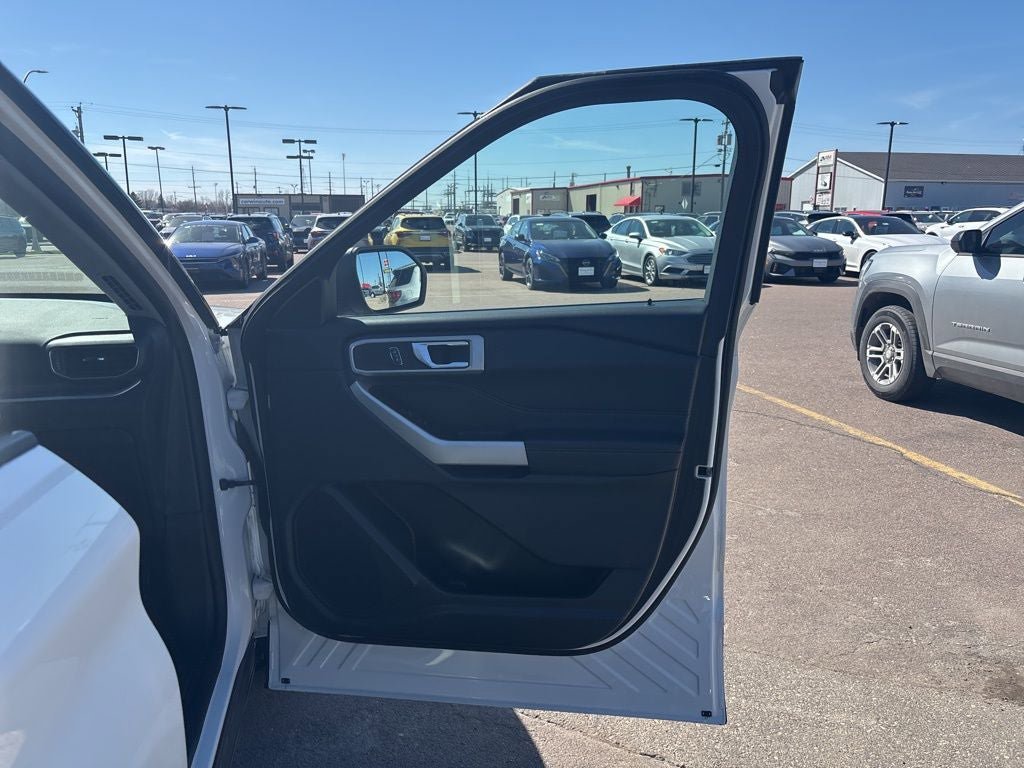 Used 2020 Ford Explorer XLT w/ Equipment Group 202A AWD/4WD image 35