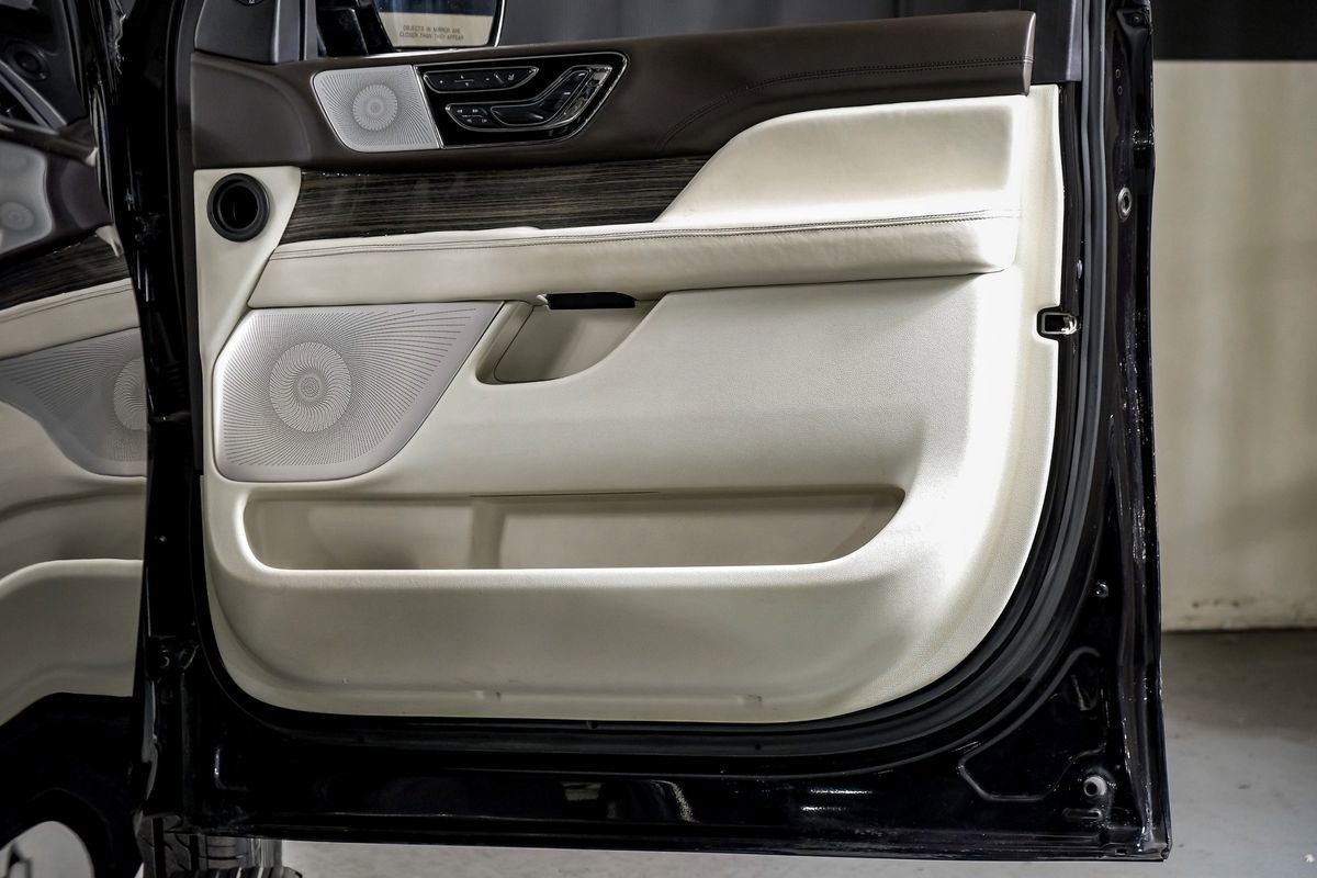 Used 2020 Lincoln Navigator Black Label w/ Cargo Convenience Package AWD/4WD image 38