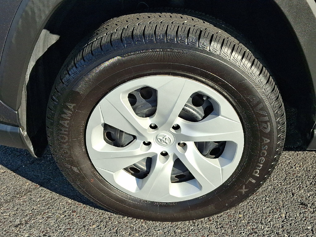 Certified 2019 Toyota RAV4 LE AWD/4WD image 8