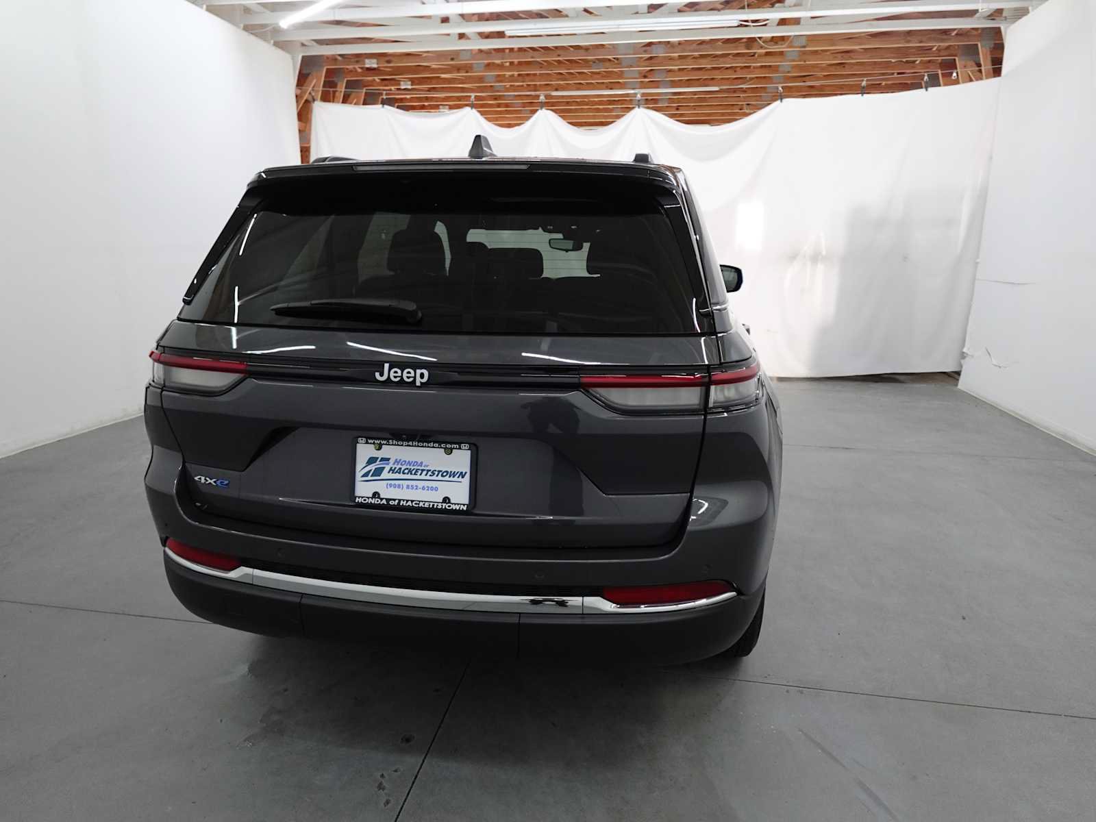 Used 2024 Jeep Grand Cherokee Limited 4xe w/ Trailer Tow Package AWD/4WD image 5