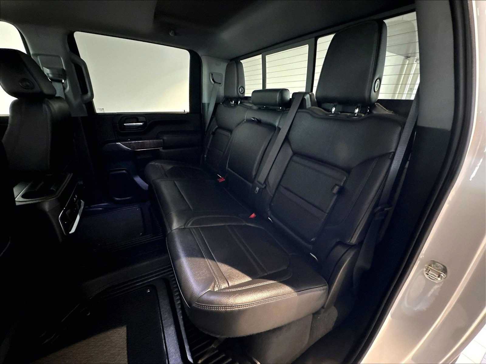 Used 2023 GMC Sierra 3500 Denali w/ Denali Ultimate Package AWD/4WD image 31