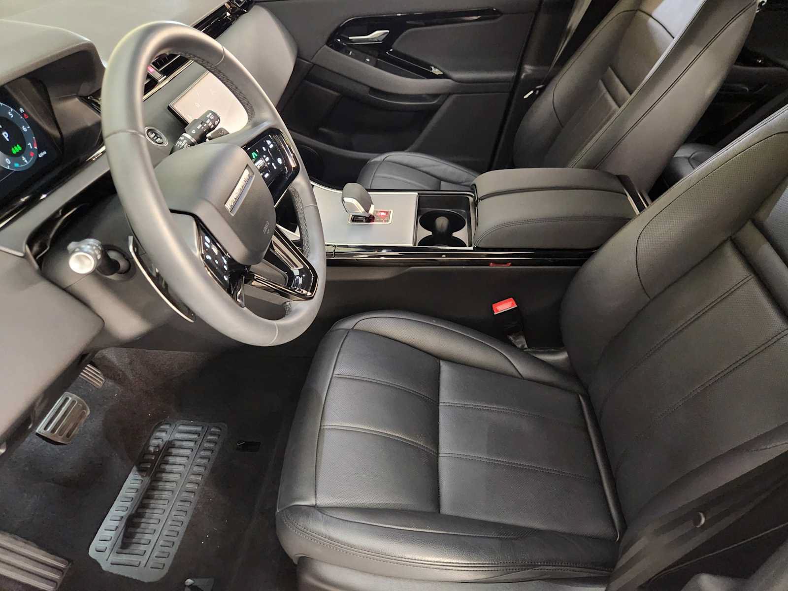 Used 2025 Land Rover Range Rover Evoque S AWD/4WD image 4