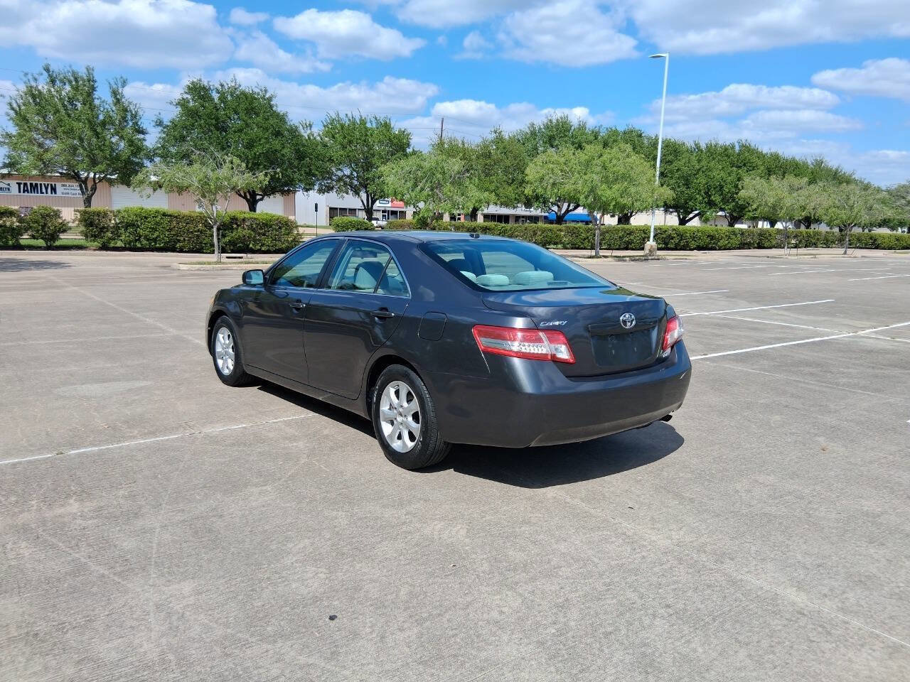 Used 2011 Toyota Camry LE FWD image 4