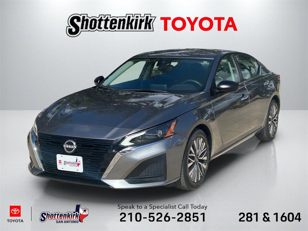 Used 2024 Nissan Altima 2.5 SV