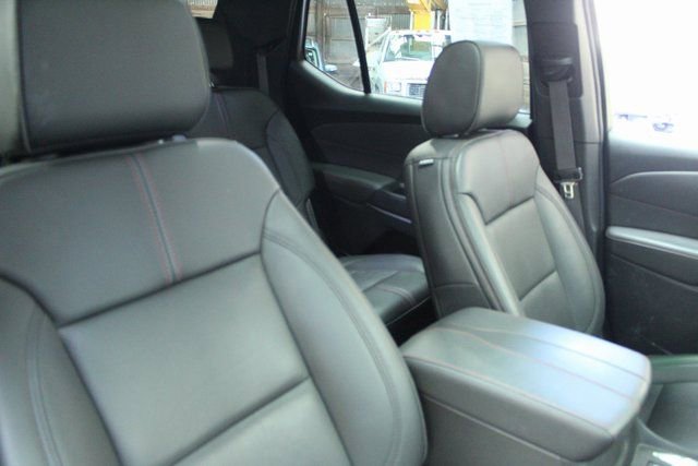 Used 2023 Chevrolet Traverse RS image 11