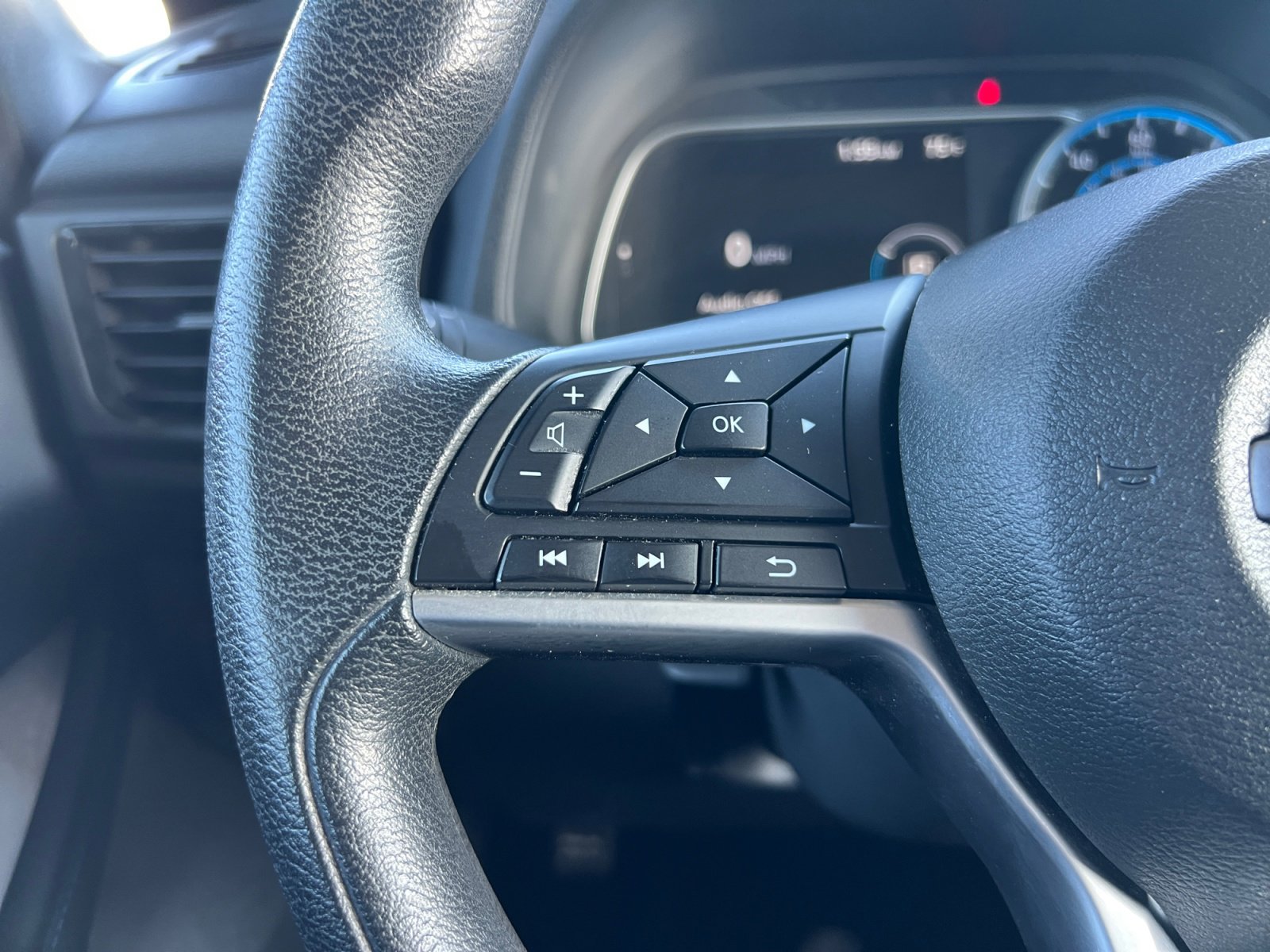 Used 2024 Nissan Leaf S image 18