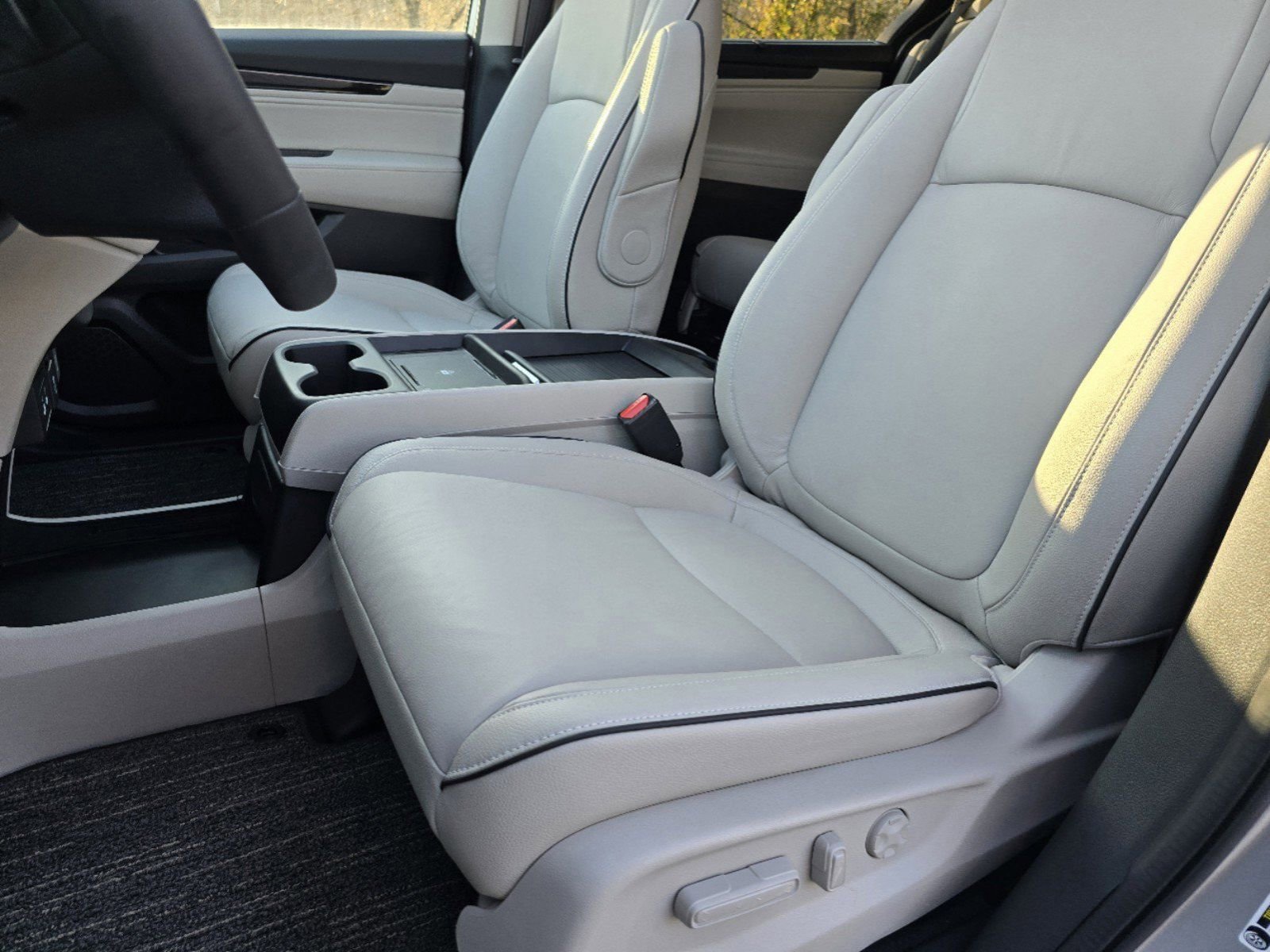 Used 2025 Honda Odyssey Touring image 14