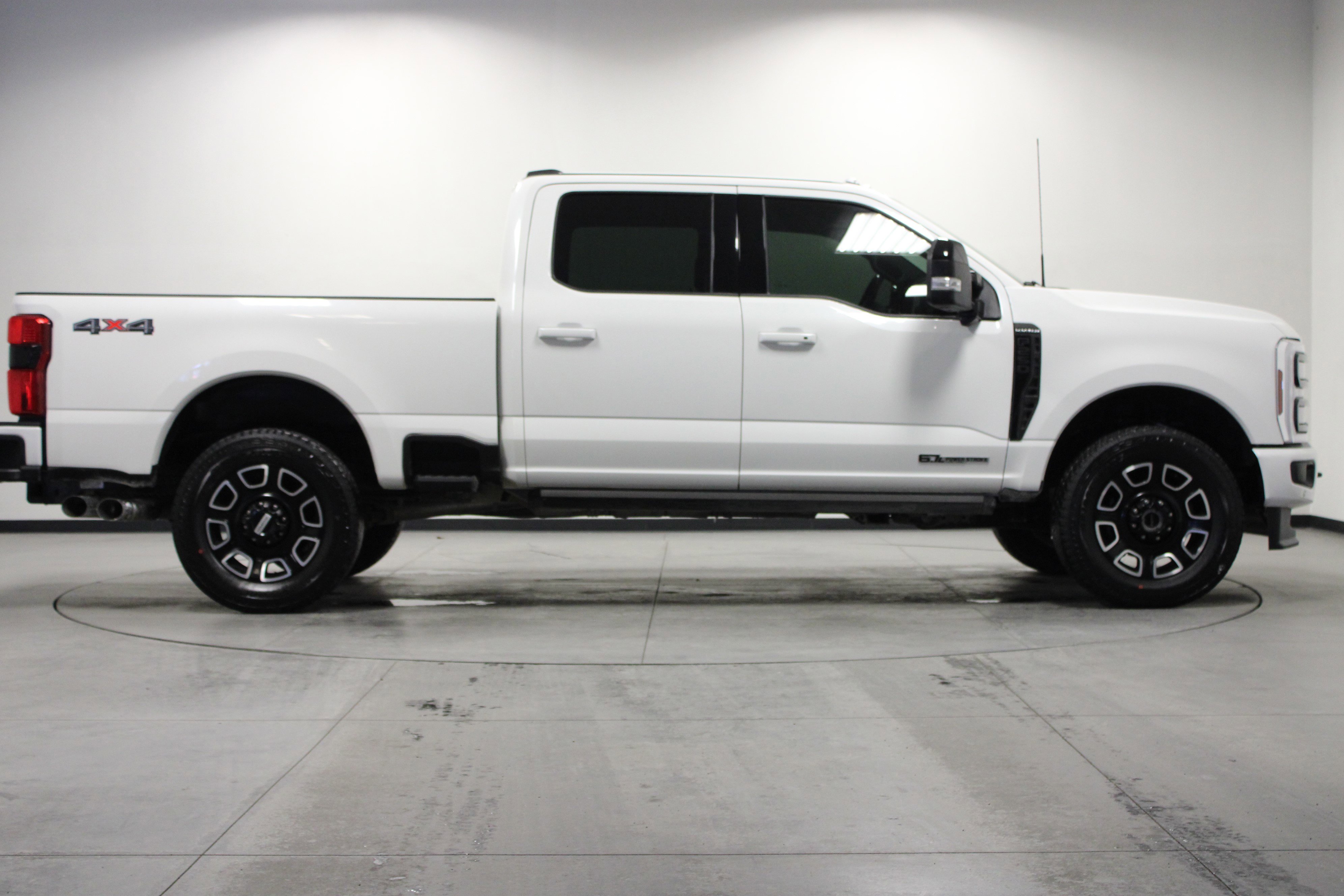 Used 2025 Ford F250 Platinum image 3