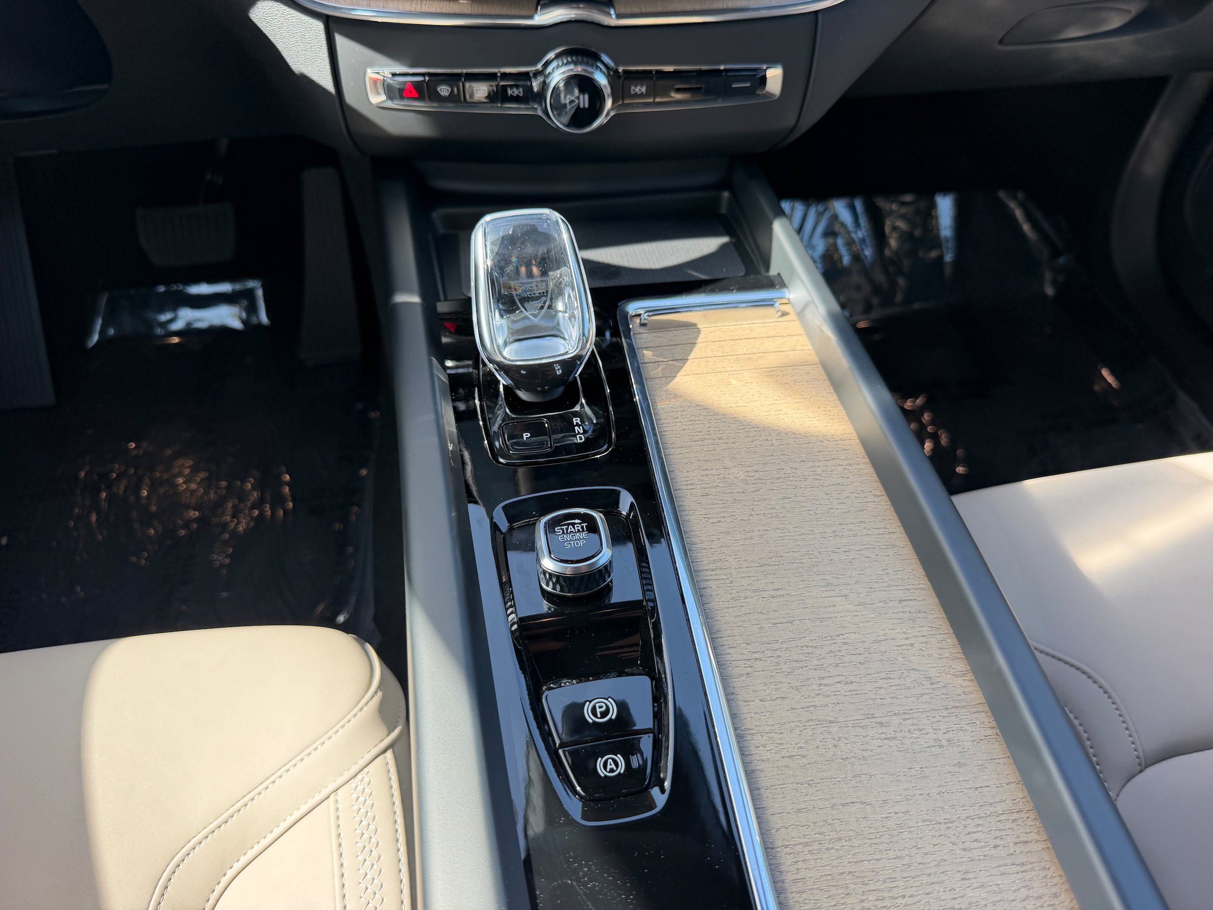 New 2026 Volvo XC60 T8 Plus w/ Protection Package Premier AWD/4WD image 13