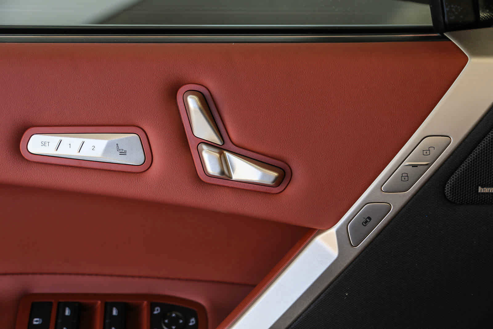 Used 2025 BMW iX xDrive50 w/ Premium Package image 22