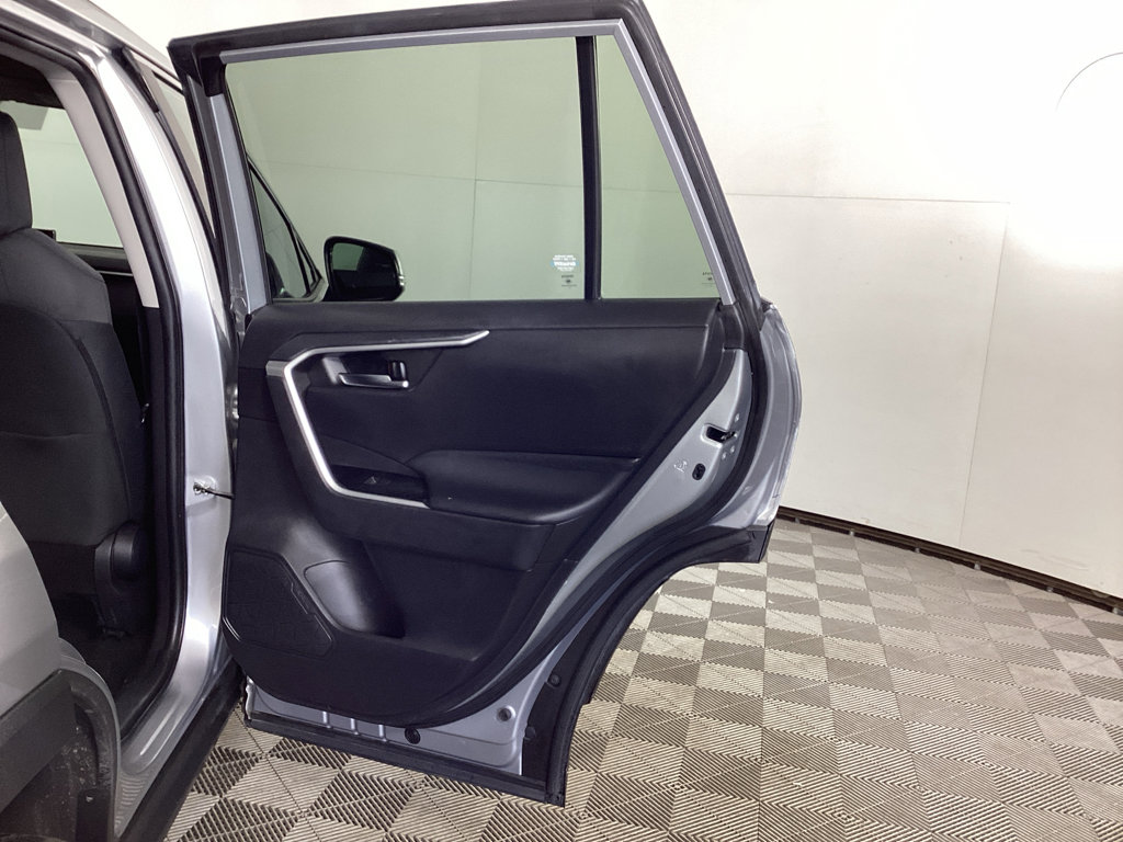 Used 2022 Toyota RAV4 XLE AWD/4WD image 10