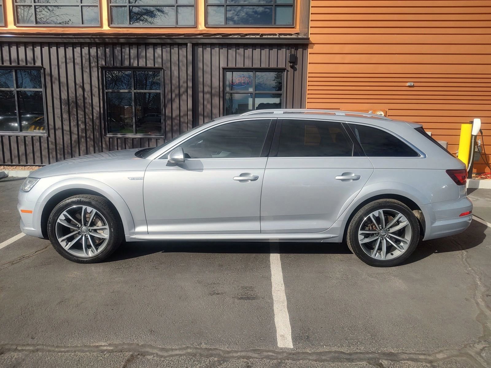 Used 2018 Audi A4 2.0T allroad Prestige w/ Prestige Package AWD/4WD image 2