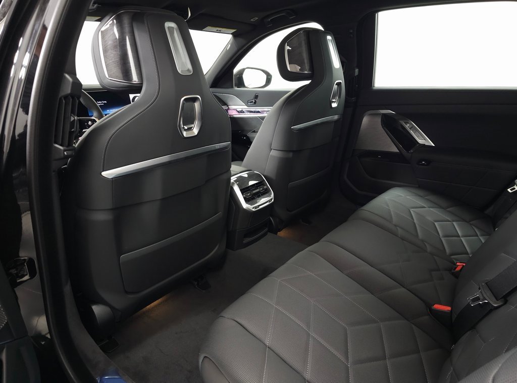 Used 2025 BMW i7 eDrive50 w/ M Sport Package image 34