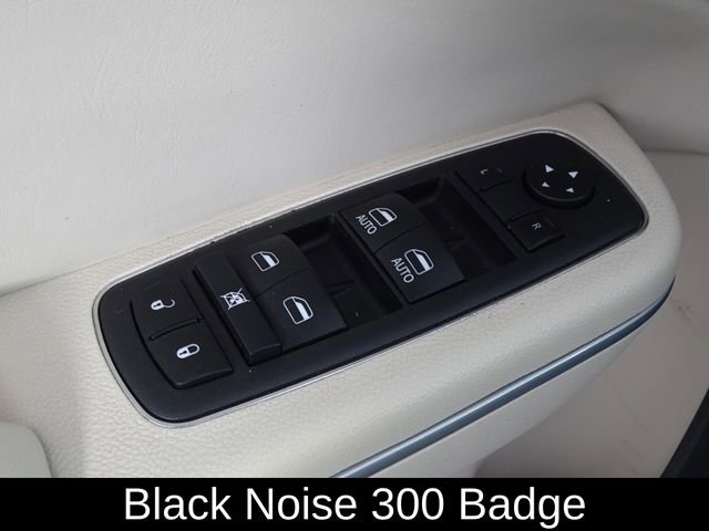 Used 2022 Chrysler 300 Touring w/ Sport Appearance Package image 16