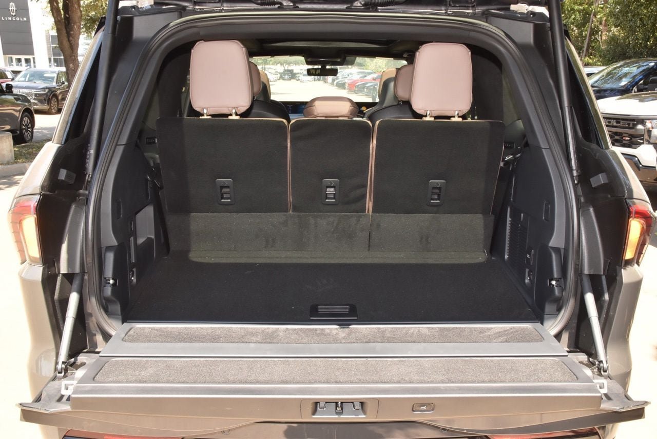 New 2027 Lincoln Navigator Black Label AWD/4WD image 42