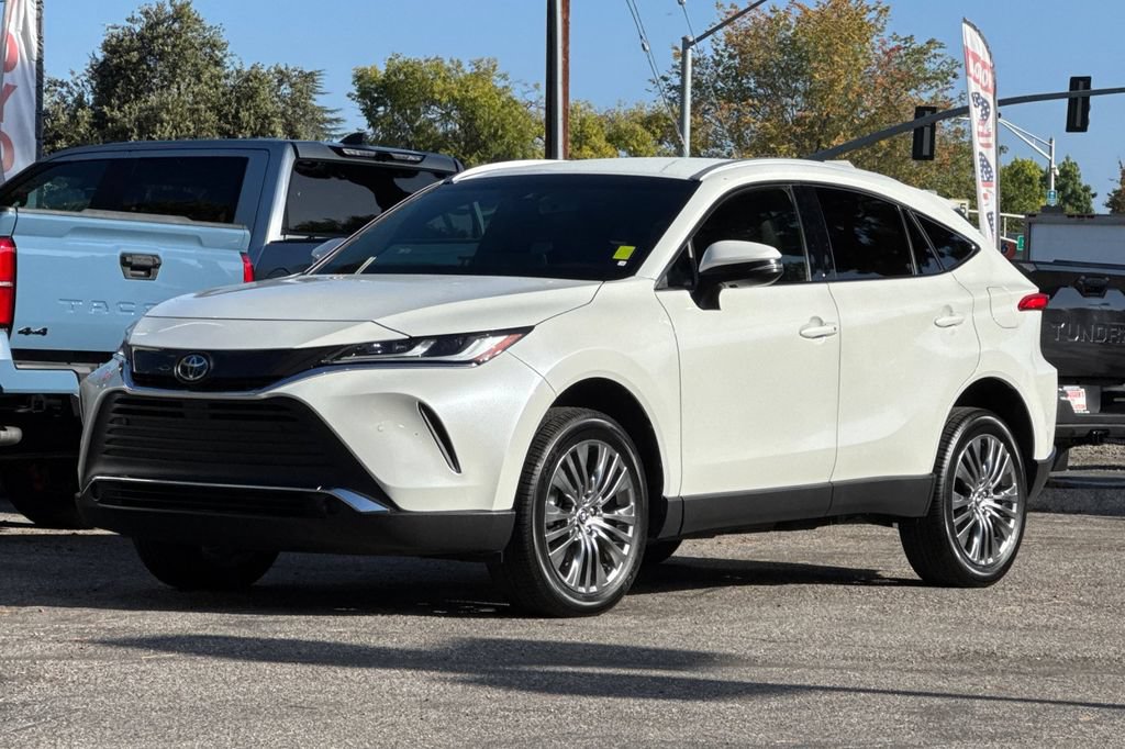Certified 2022 Toyota Venza XLE AWD/4WD image 7
