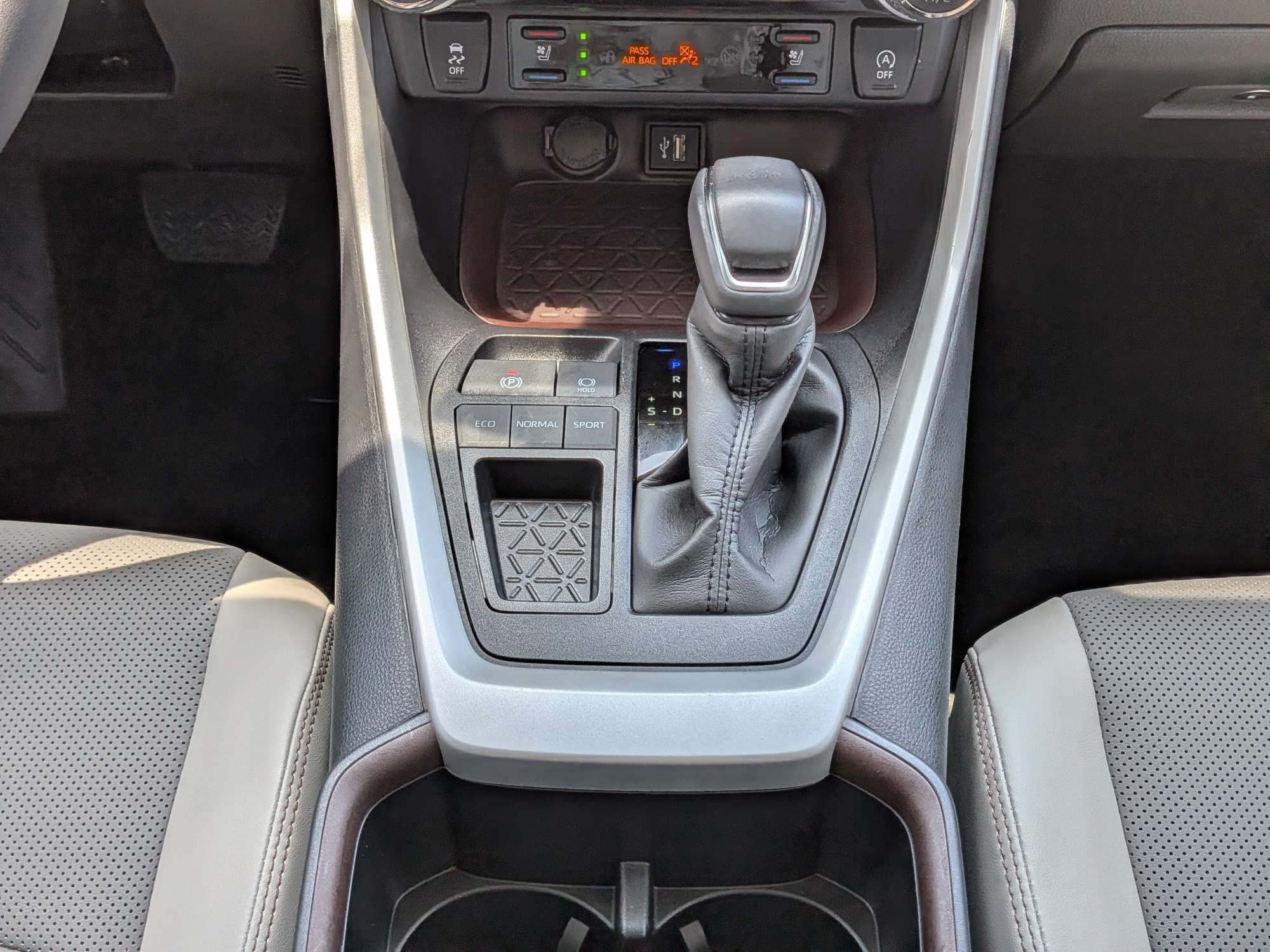 Used 2025 Toyota RAV4 Limited w/ Weather Package FWD image 25