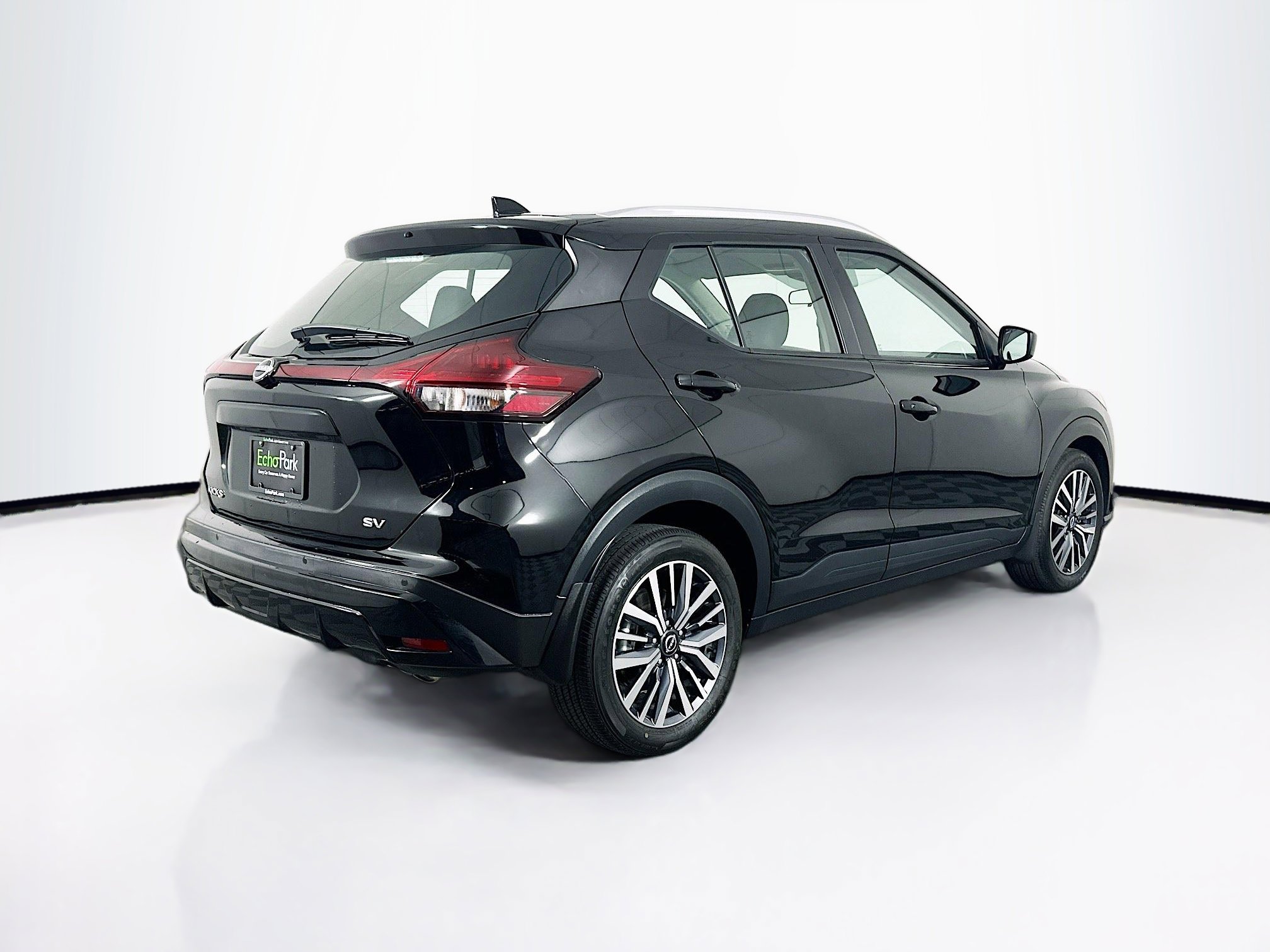 Used 2023 Nissan Kicks SV image 9