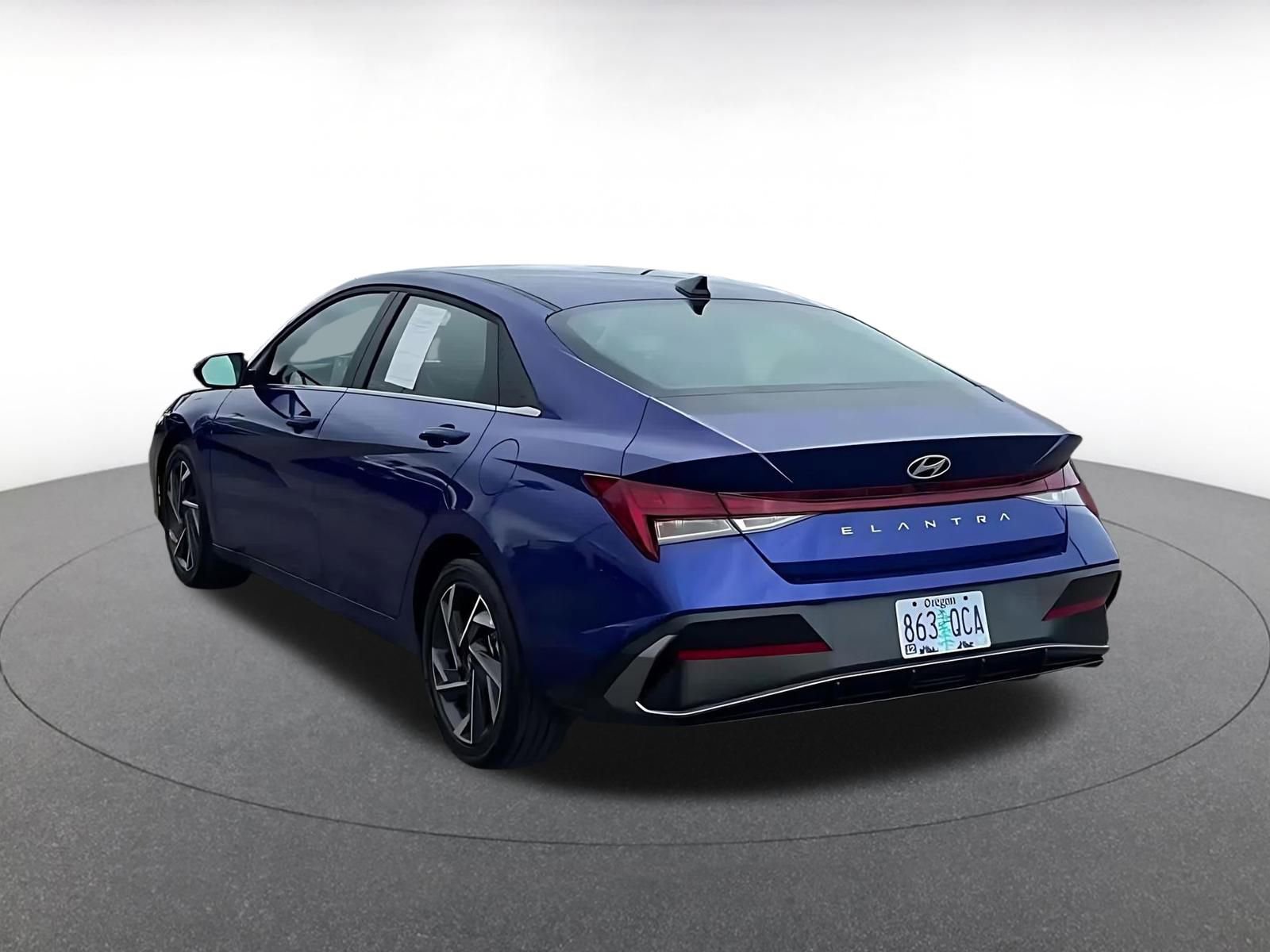 Used 2025 Hyundai Elantra SEL image 11