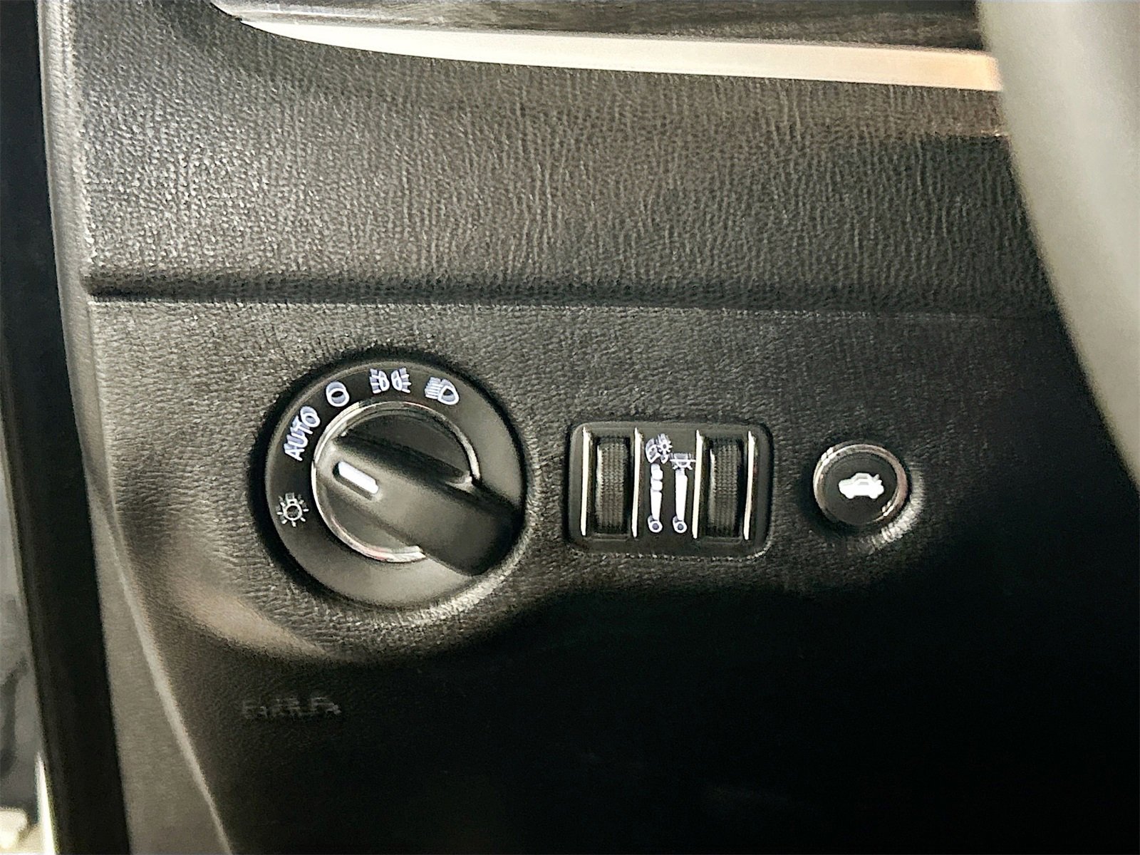 Used 2022 Chrysler 300 Touring w/ Sport Appearance Package image 10