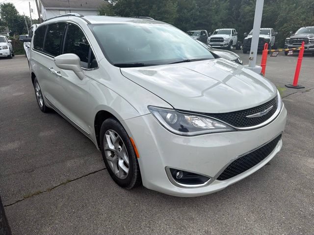 Used 2017 Chrysler Pacifica Touring-L Plus w/ Tire & Wheel Group FWD image 3