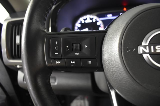 Used 2022 Nissan Pathfinder SL w/ SL Black Package AWD/4WD image 16