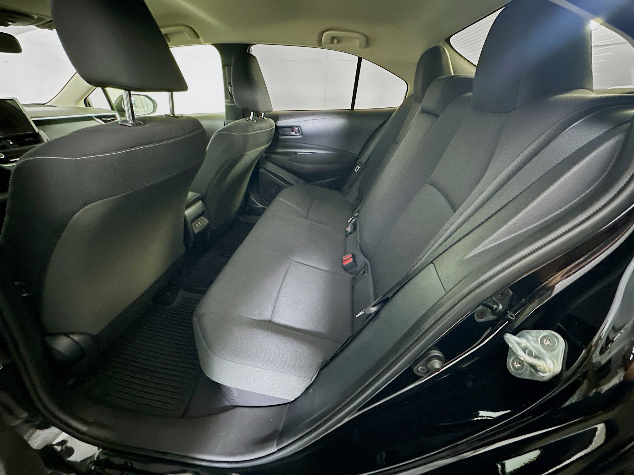 Used 2025 Toyota Corolla LE image 26