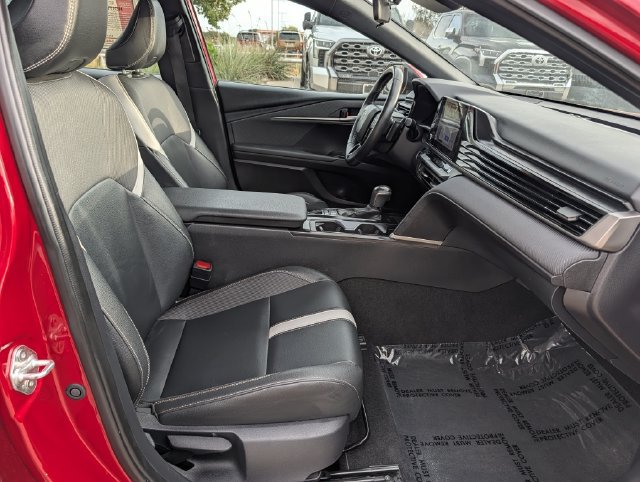 Used 2025 Toyota Camry SE FWD image 30