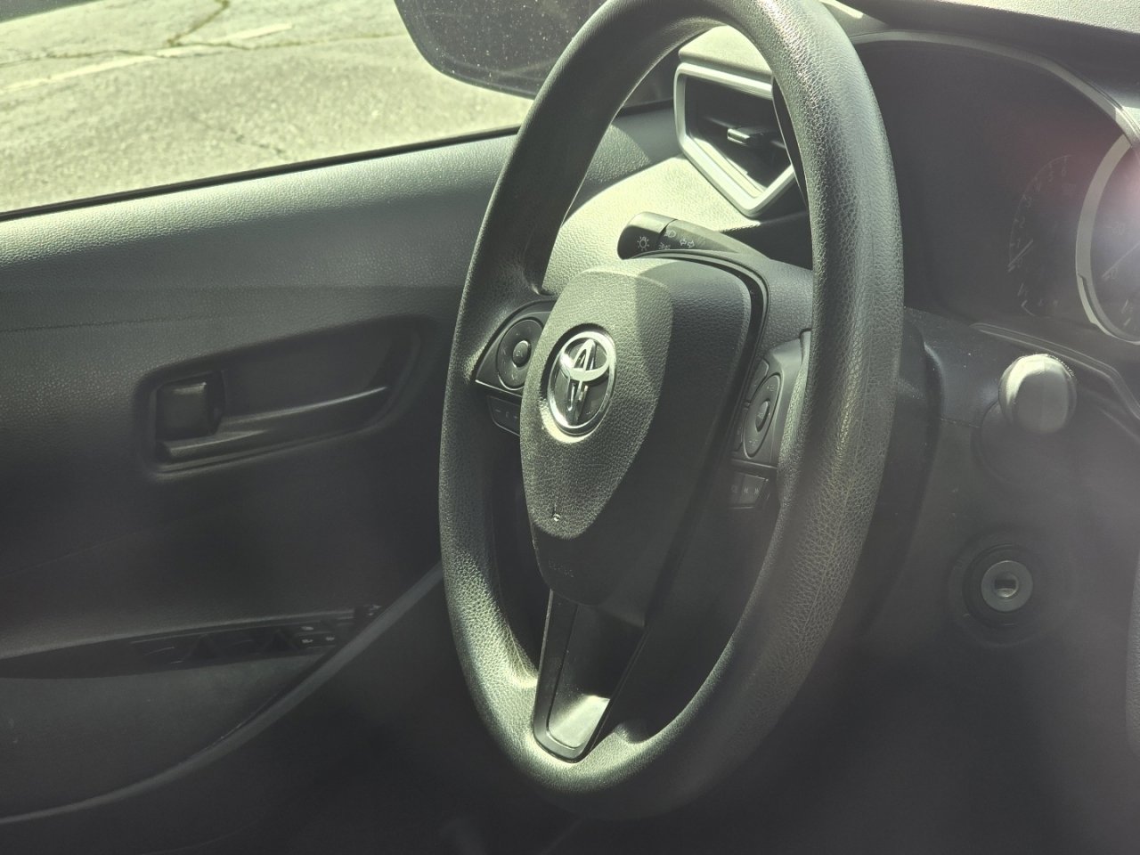Used 2022 Toyota Corolla LE FWD image 16