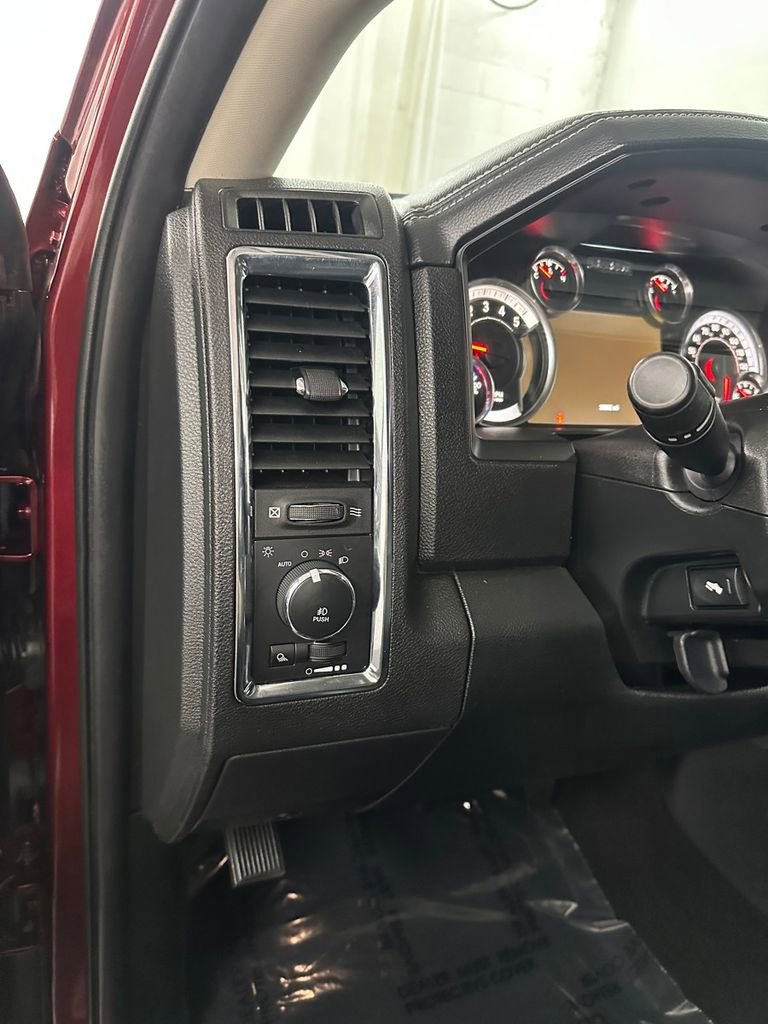 Used 2018 RAM 1500 Laramie w/ Convenience Group AWD/4WD image 14