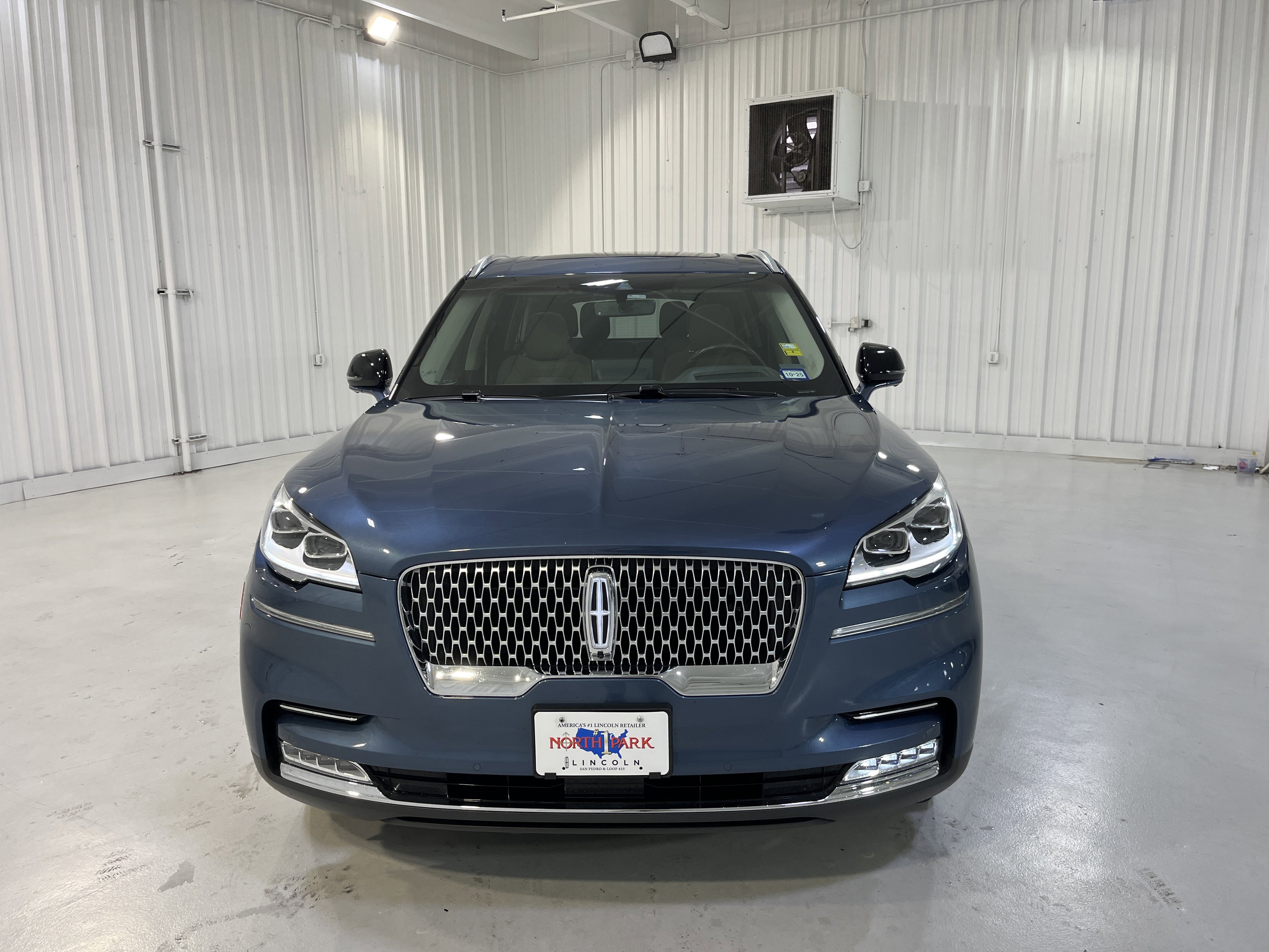 Used 2020 Lincoln Aviator Reserve w/ Equipment Group 202A image 16