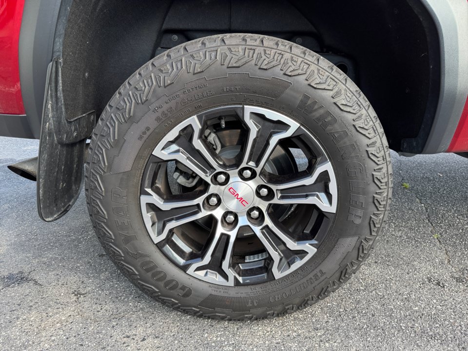 Certified 2024 GMC Canyon AT4 w/ Technology Package AWD/4WD image 27