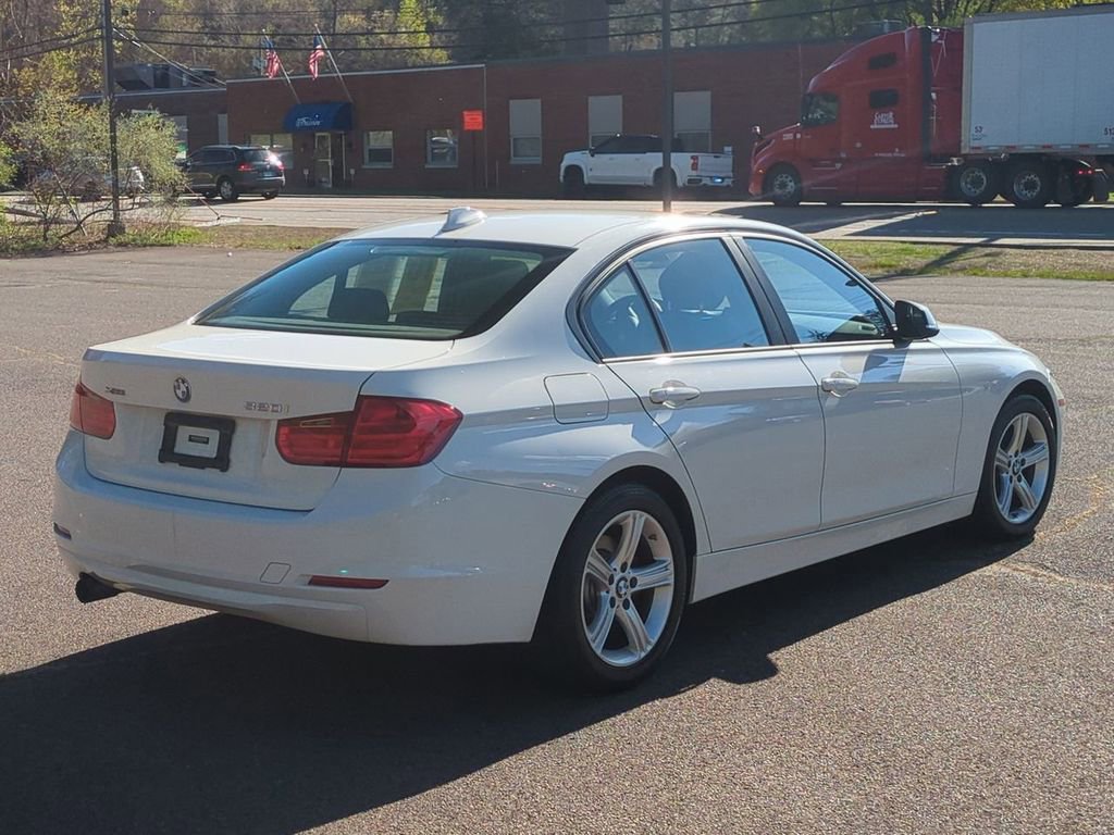 Used 2014 BMW 320i xDrive Sedan AWD/4WD image 4
