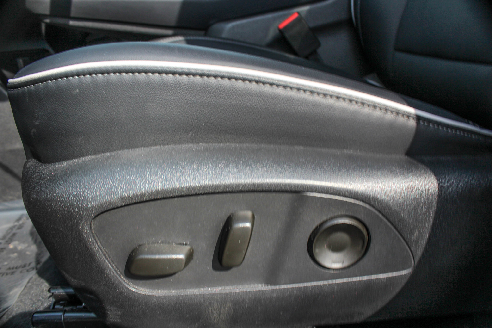 Used 2025 Buick Enclave Preferred AWD/4WD image 18
