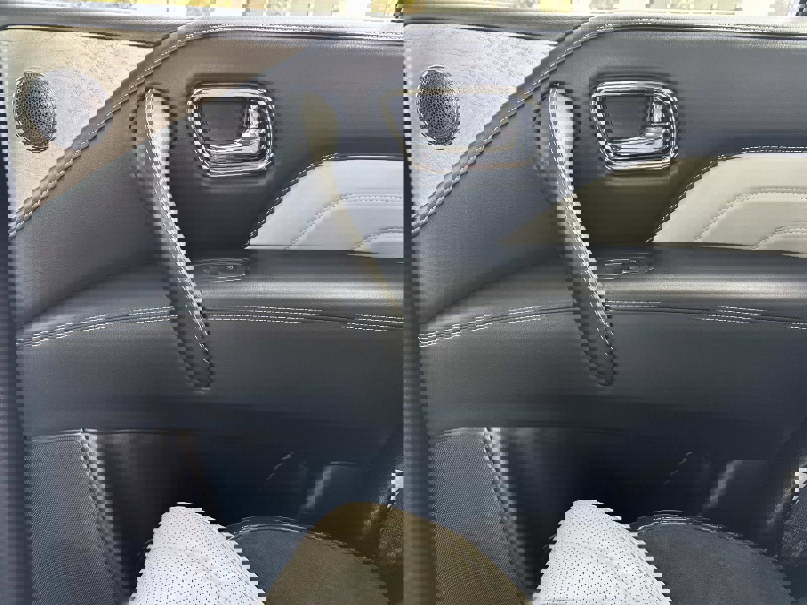 Used 2019 INFINITI QX80 Limited image 15