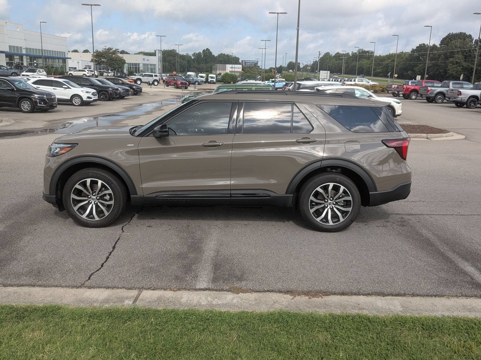 New 2026 Ford Explorer ST-Line AWD/4WD image 6