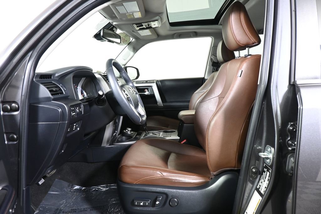 Used 2022 Toyota 4Runner Limited AWD/4WD image 3