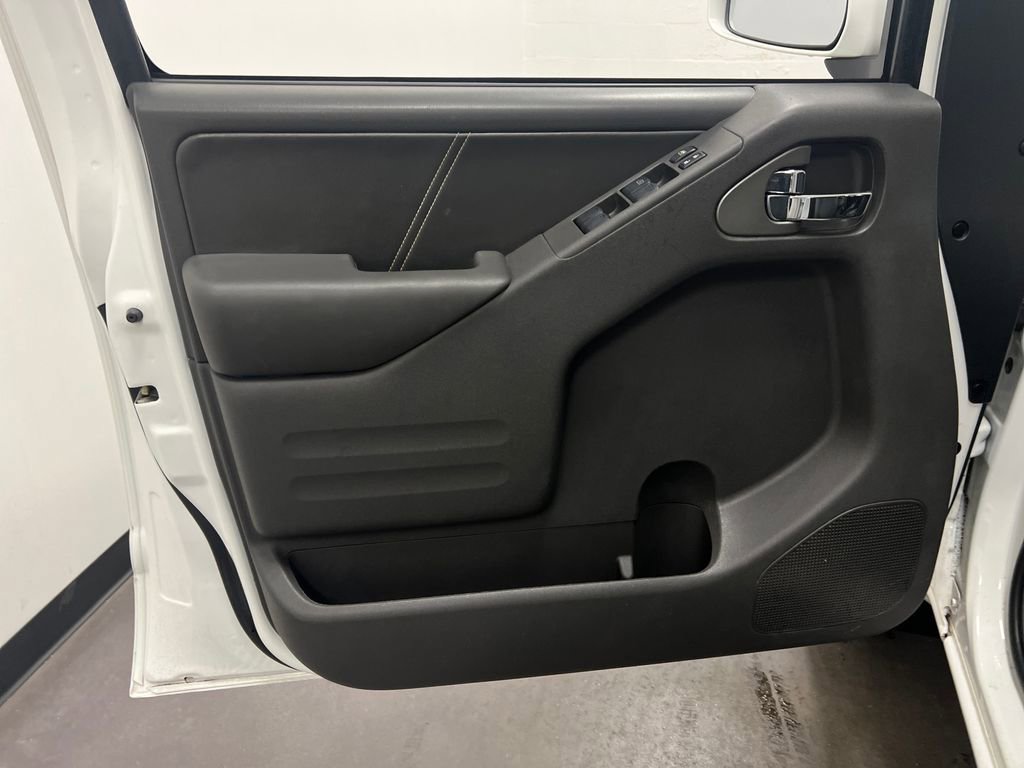 Used 2020 Nissan Frontier PRO-4X w/ Pro-4x Utility Package AWD/4WD image 12