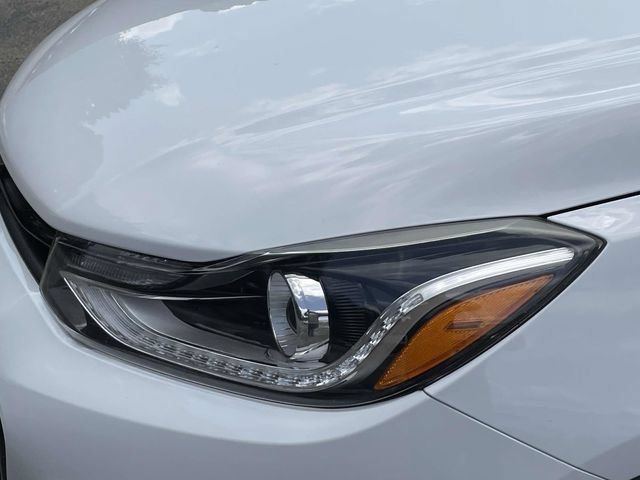 Used 2018 Chevrolet Trax LT w/ Sun & Sound Package AWD/4WD image 10