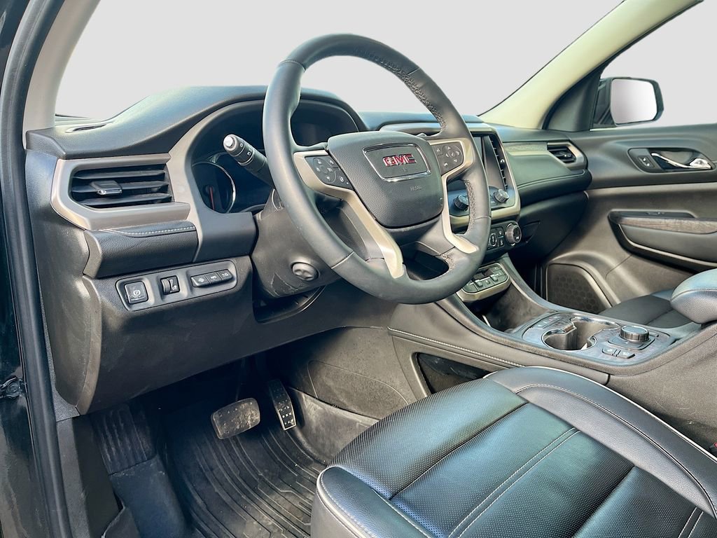 Used 2023 GMC Acadia Denali w/ Denali Technology Package image 9
