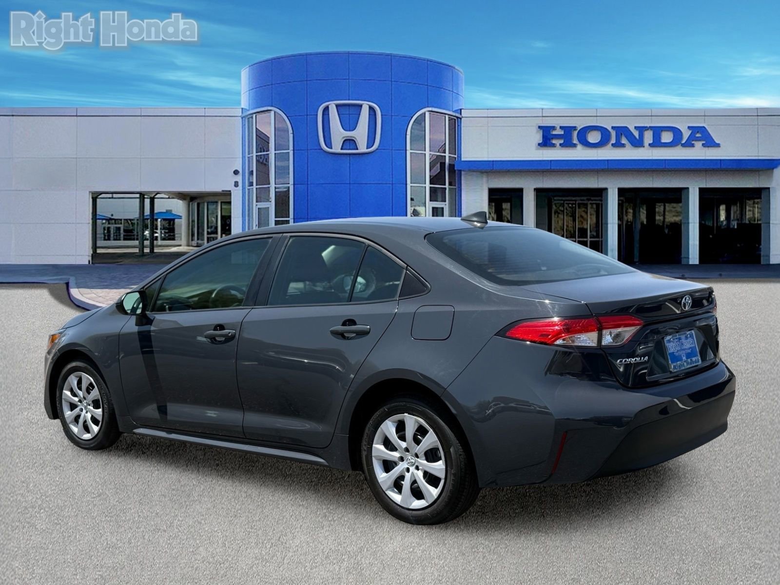 Used 2024 Toyota Corolla LE FWD image 4