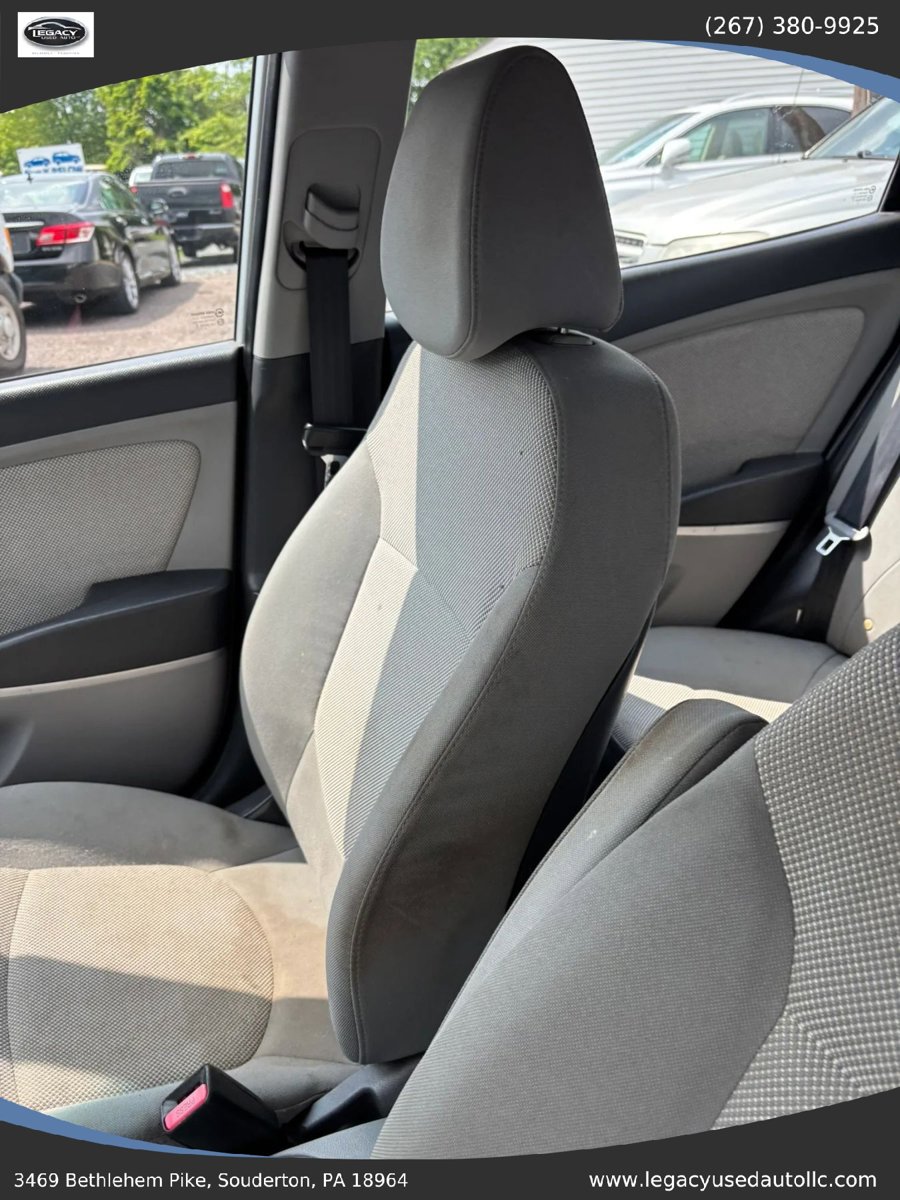 Used 2012 Hyundai Accent GLS FWD image 19