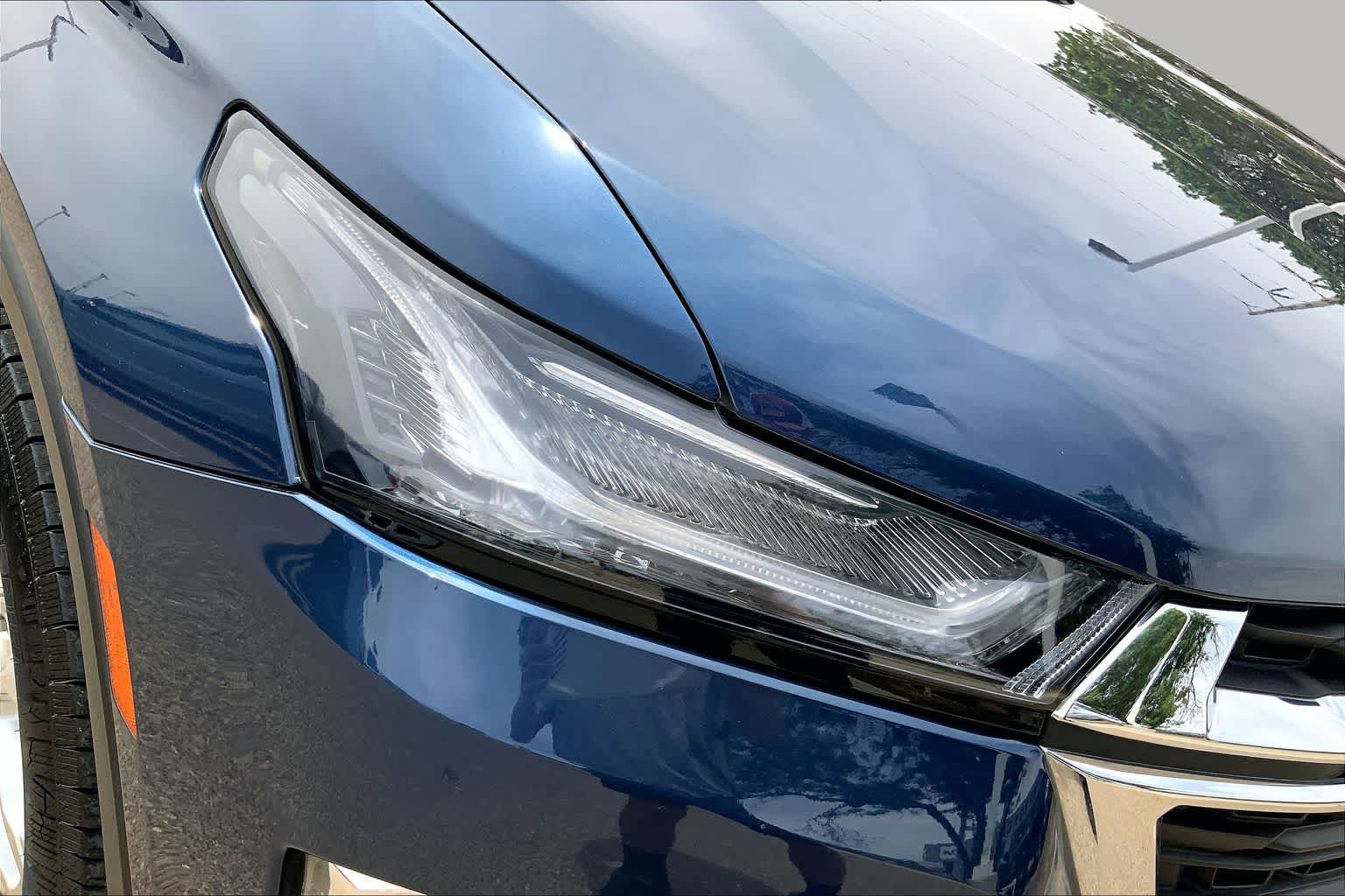 Used 2023 Chevrolet Traverse LS FWD image 36