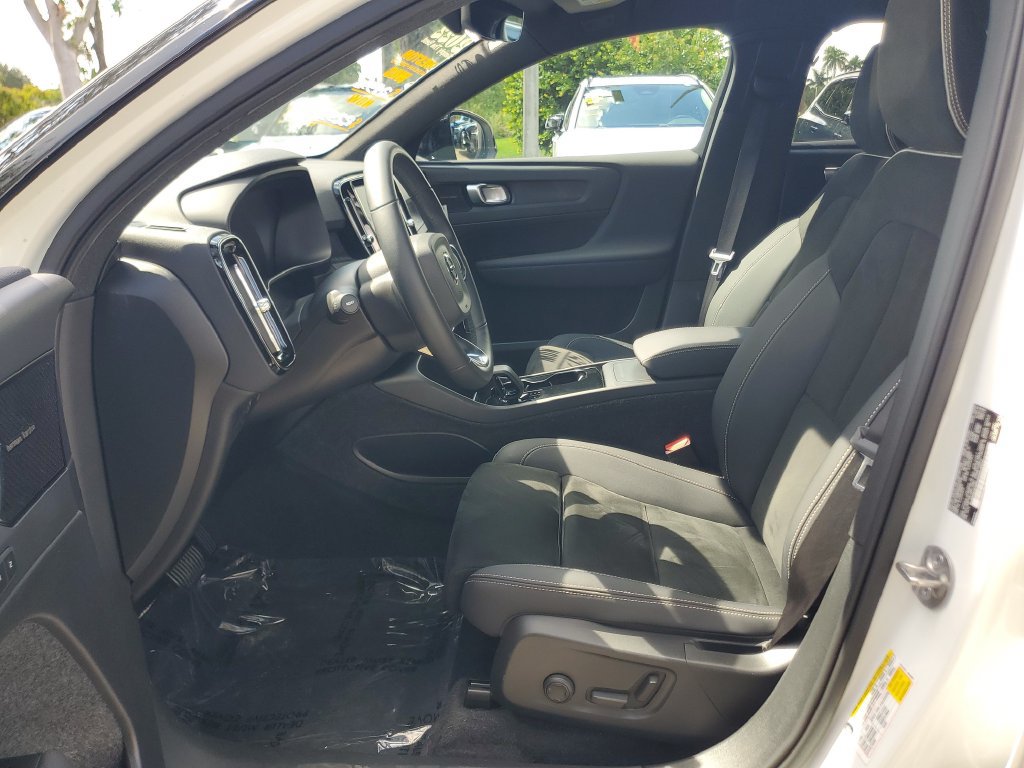 Certified 2022 Volvo C40 P8 Recharge Ultimate AWD/4WD image 16