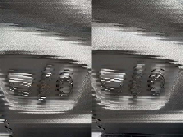 Used 2023 Toyota Corolla Cross XLE image 29