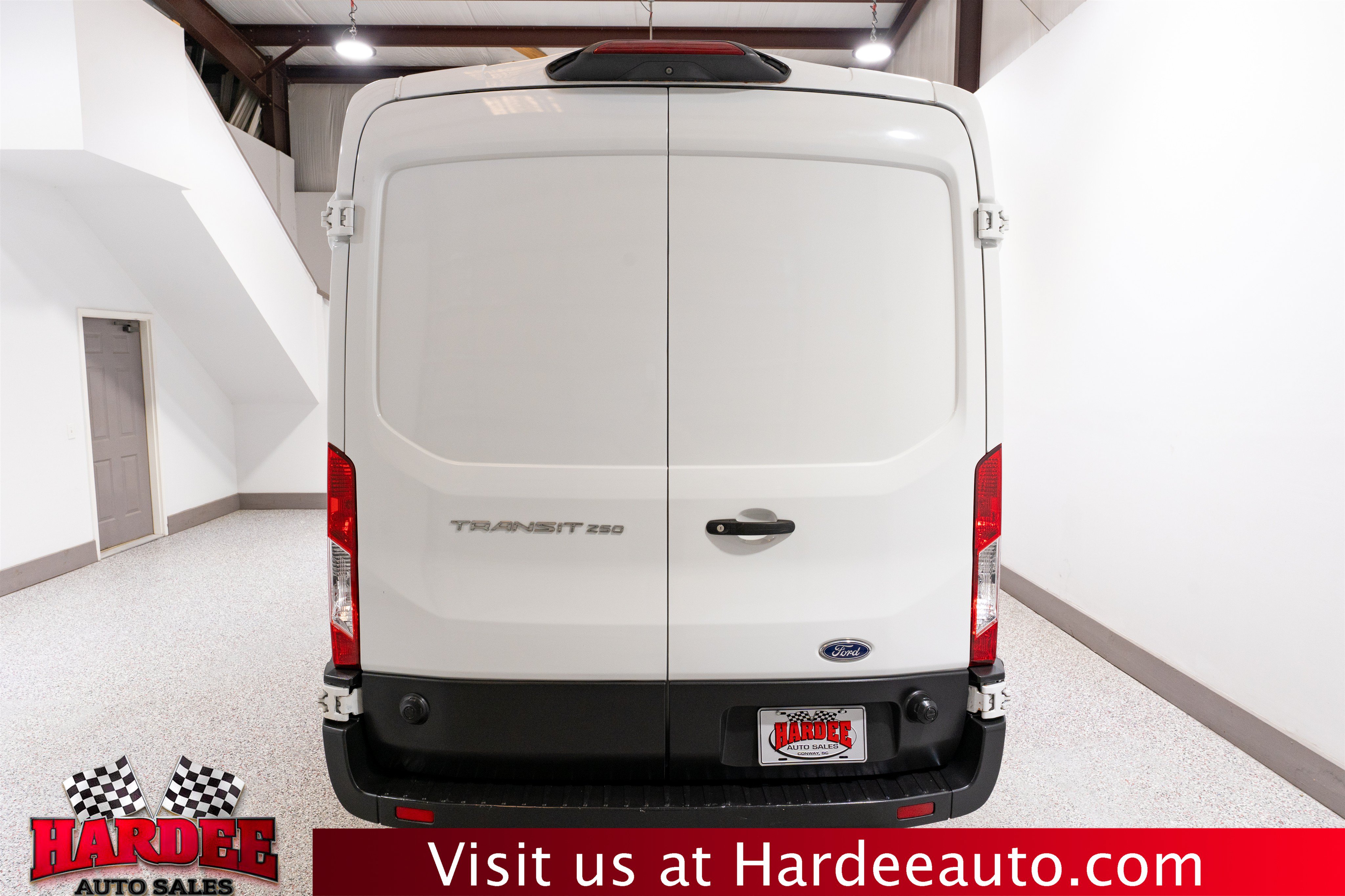Used 2019 Ford Transit 250 148 Medium Roof RWD image 4